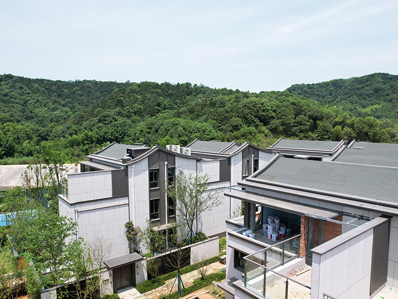 不止于美观：金为锌铬合金板幕墙的功能性实践与项目验证