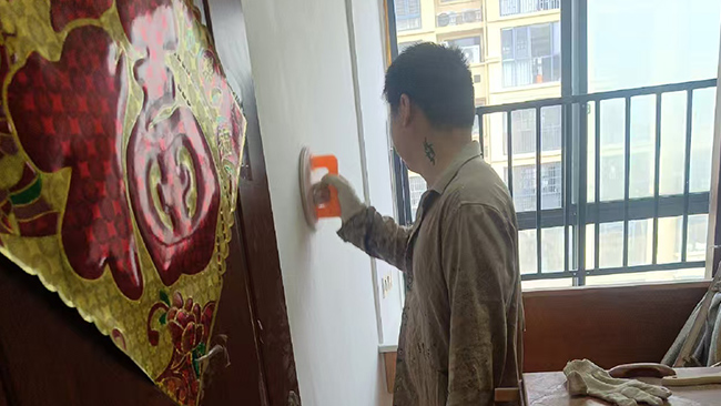 修缮老化屋面除隐患，做实民生实事暖民心！